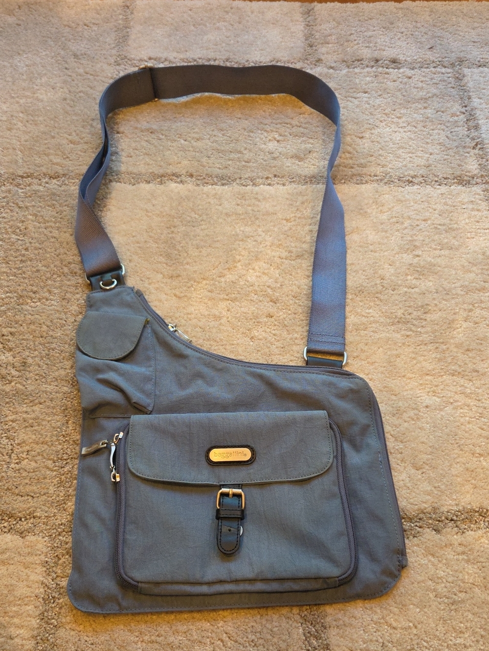 Baggallini Uptown Crossbody Sling Bag